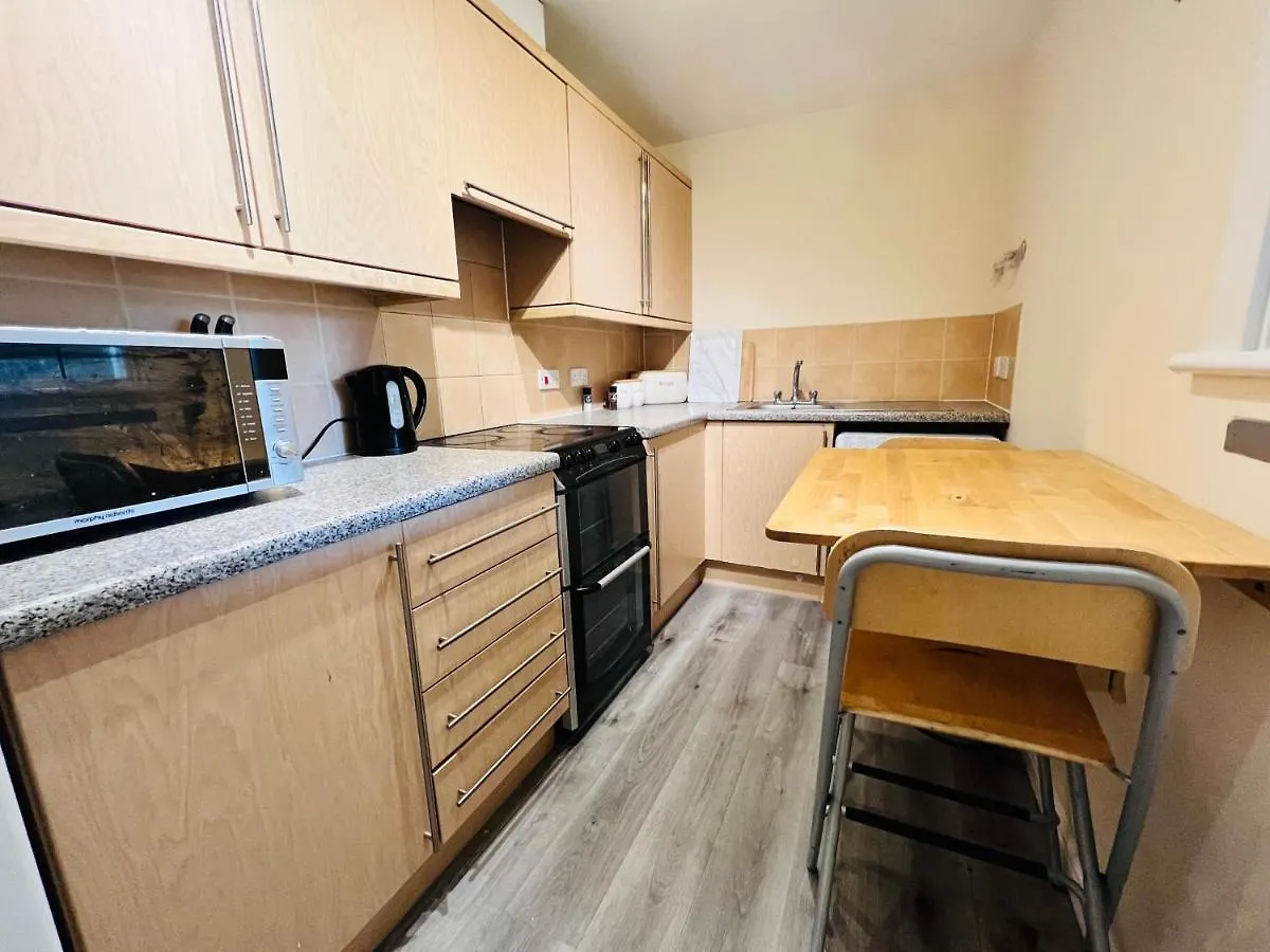 Peaceful 2 Bedroom Flat With Free Parking Edinburgh 0*,